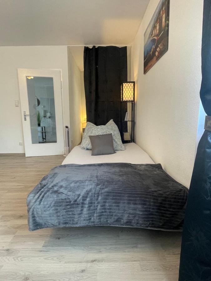Perfekte 1,5 Wohnung Zentral In Leonberg Gegenueber Einkaufzentrum Dış mekan fotoğraf
